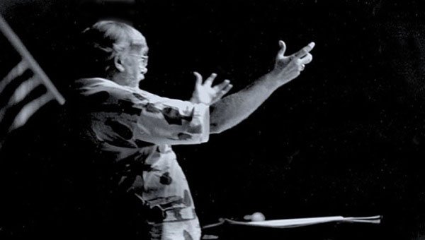 Warren Benson conducting